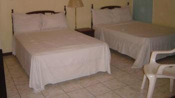 Olympia Crown Hotel Kingston Buitenkant foto